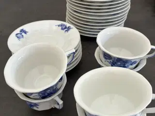 Kantet blåblomst kaffe kopper med tallerken