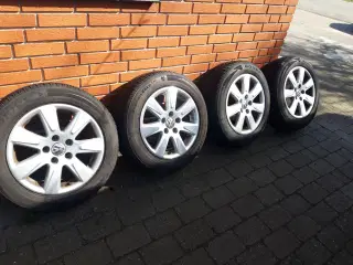 16"VW alufælge med gode helårsdæk..