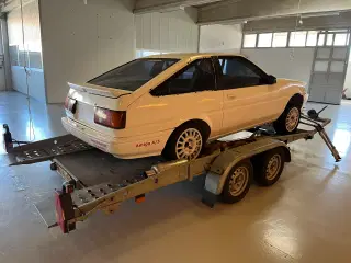 Toyota Corolla AE86 twincam coupe
