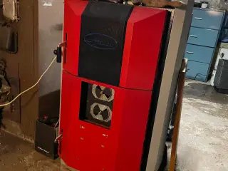 Brændefyr Attac 15 Kw komplet anlæg.