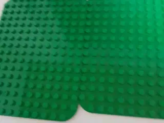 Fandt disse to duplo plader under oprydning.