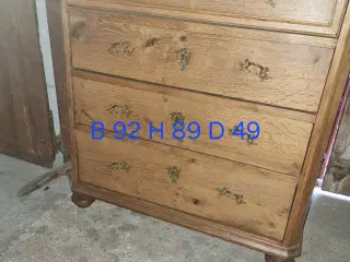 Egetræ kommode