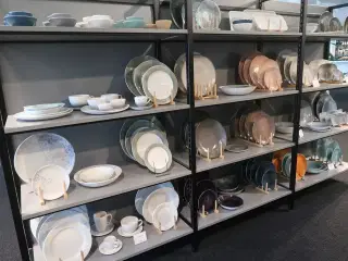 137 stk. tallerkener, kopper, skåle, kander m.m. CHURCHILL