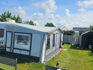 Campingvogn med fastliggerplads