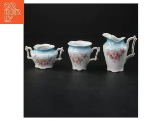 Porcelæns kaffestel med blomstertryk (str. 9,5x5&7x6&8x8 cm)