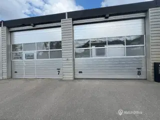 Erhvervslejemål med 2 gode elporte - i alt ca. 280 kvm