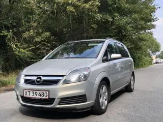 Velholdt 1 ejers Opel zafira 