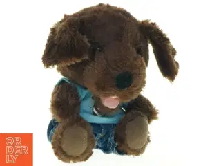Tøjdyr hund med tøj (str. H. 18 cm)