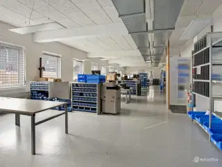 Port + Let produktion + Butik + Showroom + Kontor + Stueplan + Suveræn beliggenhed
