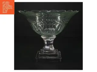 Glasopsats med dekoration (str. H. 18 cm. 22 cm)