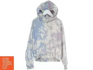 Hættetrøje med tie-dye mønster fra H&M (str. 140)