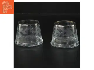 Glas lysestager med bladmønster (str. Ø 5,5 cm højde 5,5 cm)