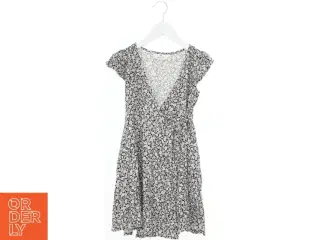 Blomsterkjole med dyb v-hals fra H&M (str. 140)