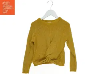Strikket gul bluse fra Name It (str. 116)
