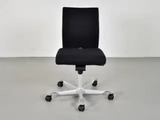 Häg h04 4200 kontorstol med sort polster og sølvgråt stel