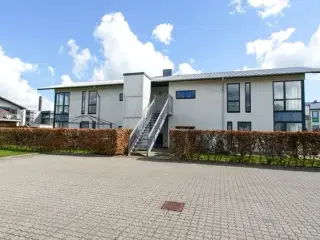Central og lys 2 værelses med have og parkering i Horsens