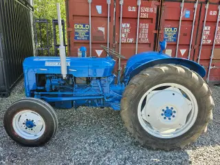 Fordson diesel traktor 