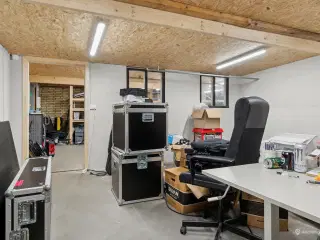 Lager på 108 m² m. dobbeltdør og tekøkken