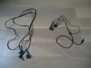 2 headsets