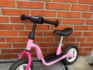 Lyserød Puky løbecykel