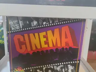 Flere forskellige brætspil sælges