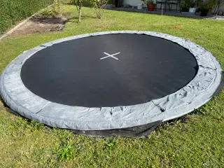 Nedgravet trampolin 