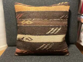 Tyrkisk Kelim pydebetræk i 40x40 cm, uld