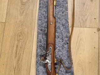 Riffel Flint forlader kal. 62 med kugletang.