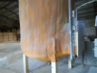 - - - Fedttank 6000L m/1,5 tons fedt
