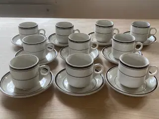 Kaffe- og underkopper fra Sampson Bridgewood.