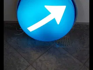 Lampe eller skilt. 