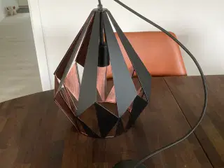 Sort spisebords lampe