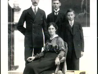 Kong Chr.X  med Familie - u/n - Brugt