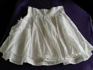 Helt ny hvid nederdel