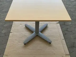 Bord i bøg 80x80 højde 72