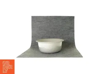 Skål af porcelæn fra Spisa