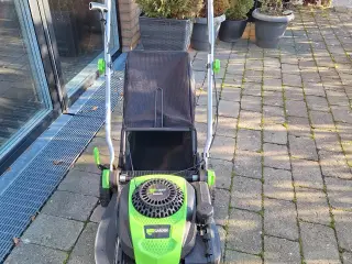Plæneklipper næsten ny - kun klippet en gang