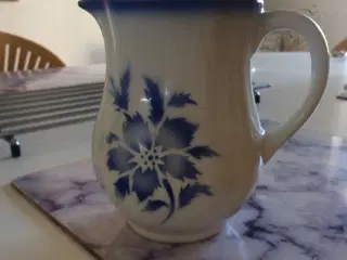 Gammel porcelænskande