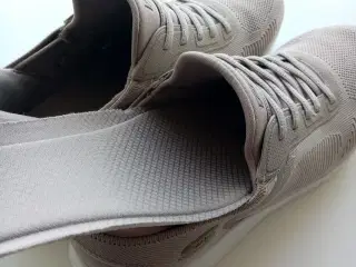 Helt nye Skechers slip - ins sko nr. 42