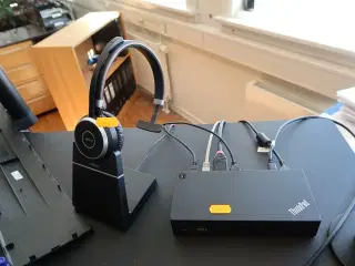 Headset JABRA, dockingstation LENOVO