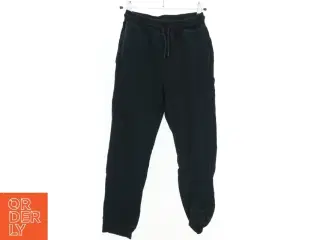 Sort joggingsbukser fra VRS (str. 140)