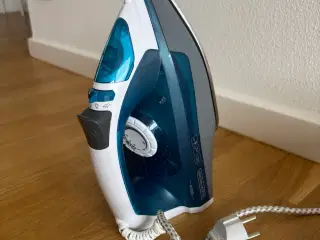 BLACK+DECKER Dampstrygejern/Steam Iron (2200W)