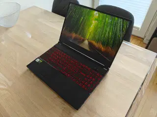 Intel I7 med GTX 1660 Ti gaming bærbar