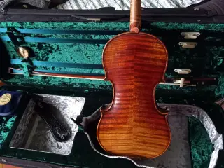Fin gammel tysk violin år 1900 med fin bue. 4/4