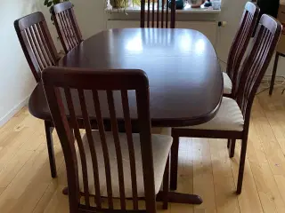Findahls spisebord med 2 tillægsplader samt 6 stol