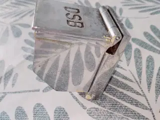 super fed gamle æskebæger fra togene og busser