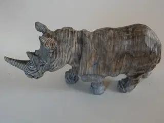 Næsehorn i træplast