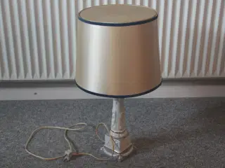 Bordlampe i porcelæn incl. lampeskærm