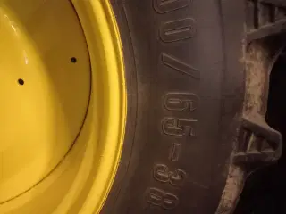 Brede dæk til sprøjte. 