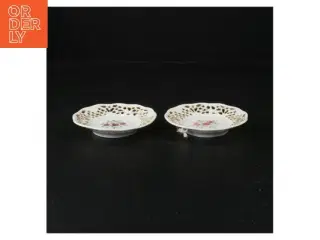 Små tallerkener med blomstermotiv (str. 10 x 10 cm)